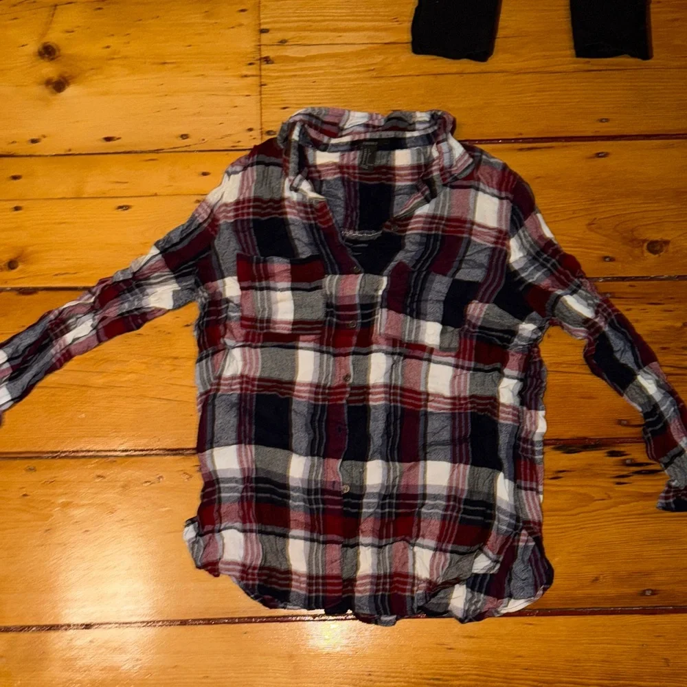 Forever 21 Women’s Plaid Shirt Flannel - Picture 4 of 4